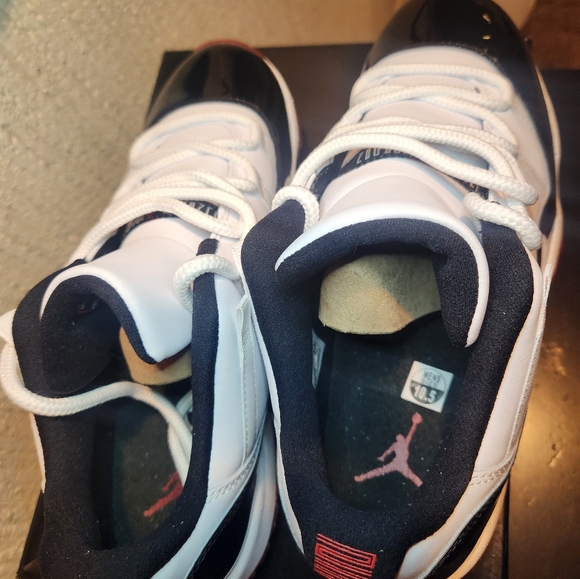 Air Jordan 11 Retro Low - white/university/red-black size 10.5 - Picture 5 of 8